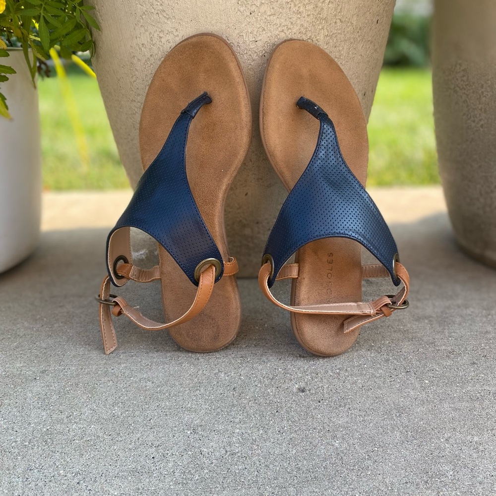 AEROSOLES Navy and Tan Sandals